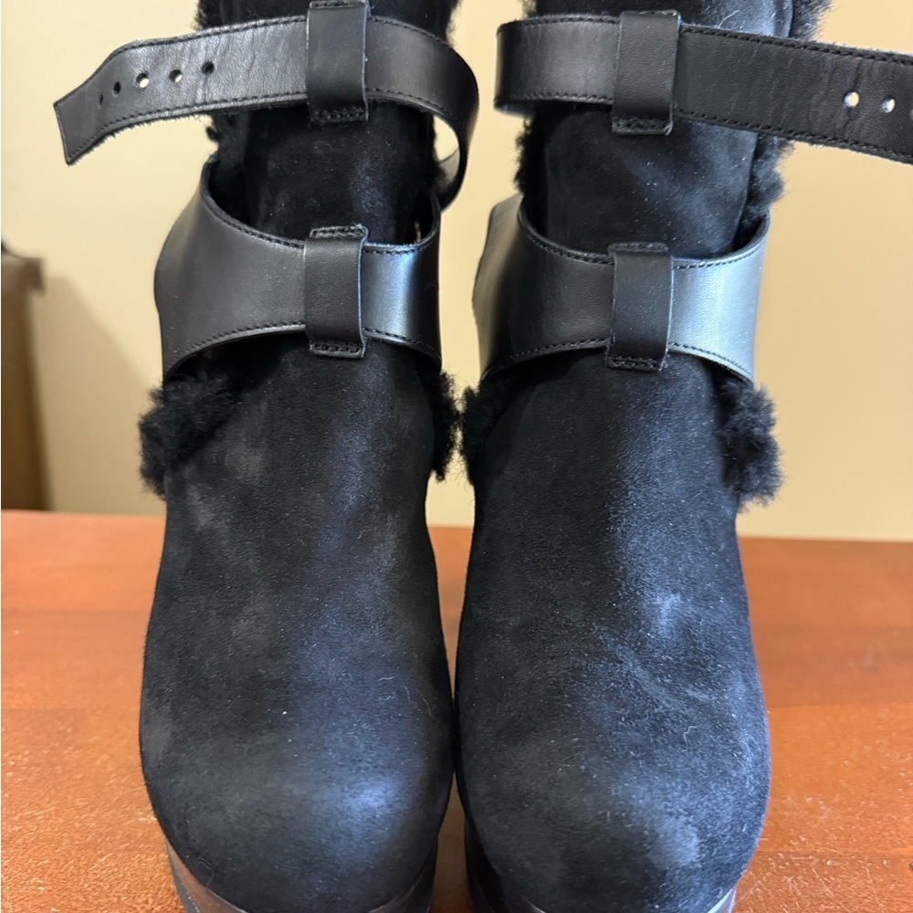 Fendi Black Suede Women's Fur Trim Moto Ankle Boots size 35/5